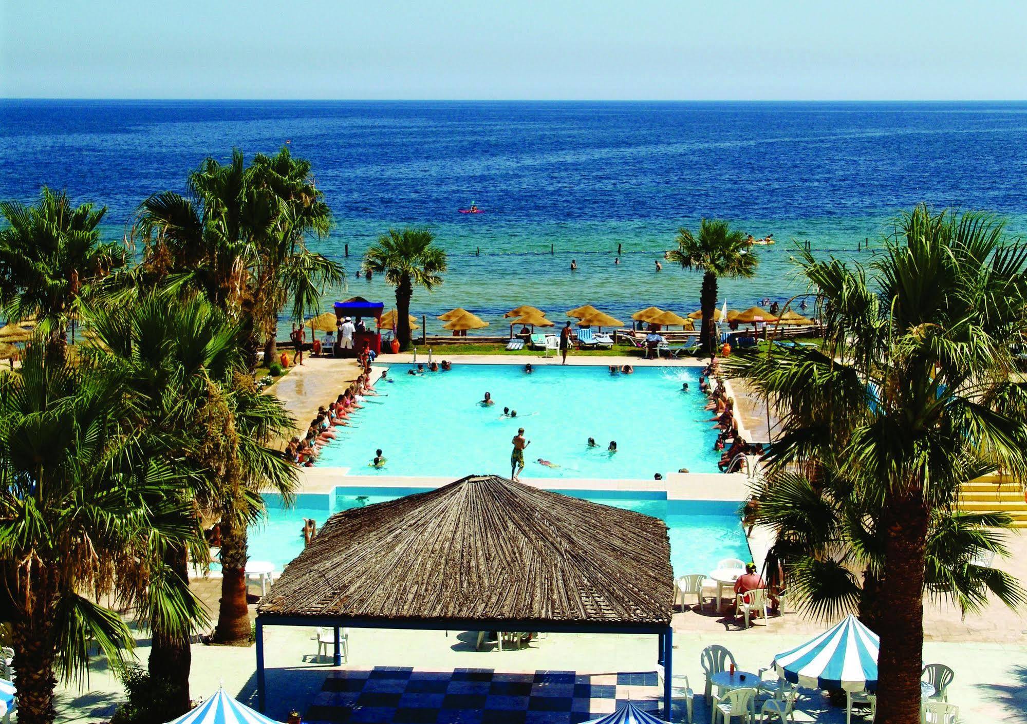 Caribbean World Hotel 4*