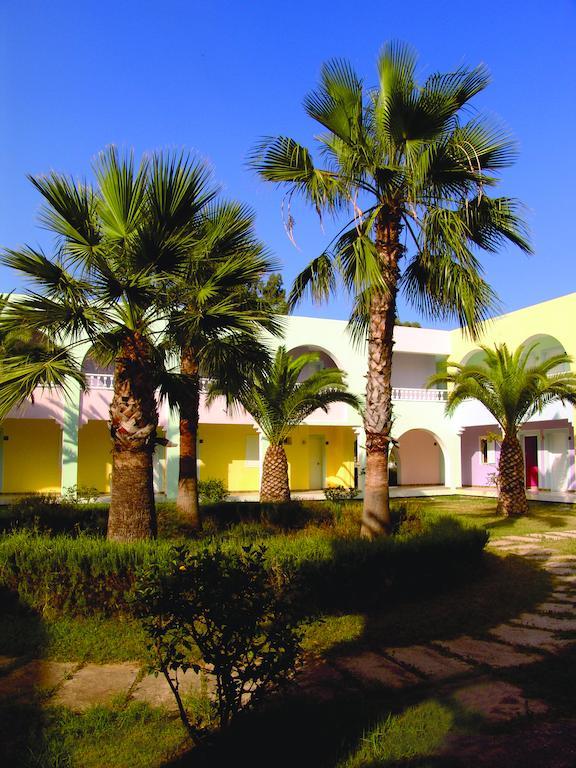 Caribbean World Hotel 4*